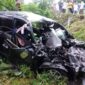 Penampakan Toyota Avanza Pasca Terlibat Kecelakaan Tabrakan dengan Truk Himo di Tebo. FOTO : Benuanews.com
