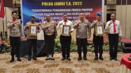 Kasi Propam Polres Muaro Jambi Mendapat Reward Polres Terbaik Penanganan Perkara KEPP