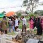 Kapolres Tanjab Barat AKBP Muharman Arta, SIK Saat Hadiri Pemakaman Istri dari AIPTU Dadang Sattahti, (Almh) Ibu Hj. Rukiah, S.Pd di TPU H. Armen, Rabu (01/6/22). FOTO : HR TJB