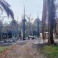 Tampak Sisa Puing-Puing Kebakaran dan Pohon Sawit Sekitar Ikut Terbakar. FOTO : Polsek Tk Ulu