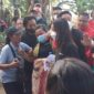 Ibunda Alm Brigadir J Histeris Saat Akan Dilakukan Pembongkaran Makam. [FOTO : Dhea]