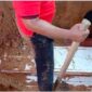 Proses Pembongkaran Makam Brifadir J. [FOTO : Dhea]