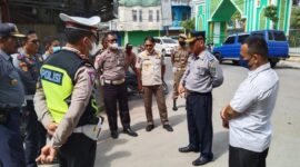 Kadishub bersama Tim terpadu saat melakukan breafing di Jalan Melati sebelum menyosialisasikan terkait Bongkar Muat barang, Kamis (28/7/22). FOTO : Dishub