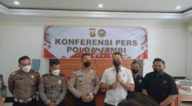 Dirreskrimum Polda Jambi Kombes Pol Andri Ananta Yudhistira Saat Memberikan Keterangan Terkait Video Gang Motor. [FOTO : Dhea]