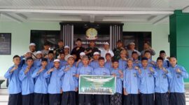 Dandim 0419/Tanjab Lepas Kesebelasan Ponpes Al-Baqiyatush Shalihat Untuk Ikuti Liga Santri