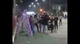 Entah Pasal Apa, Sejumlah Remaja Baku Hantam di Alun - Alun Kota Kuala Tungkal. FOTO : Tangkapan Layar
