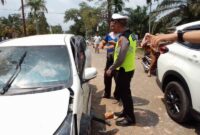 Anggota Satlantas Polres Muaro Jambi Saat di Lokasi Kejadian. FOTO : Dhea.