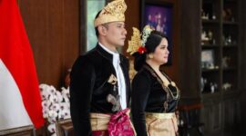 Ketua Umum Partai Demokrat Agus Harimurti Yudhoyono (AHY) didampingi Annisa Larasati Pohan mengikuti Upacara Peringatan Detik-detik Proklamasi secara virtual, Rabu (17/8/22) pagi. FOTO : Ist