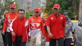 Kasrem 042/Gapu Ikuti Gerak Jalan Santai HUT RI Ke 77 Tahun 2022 bersama Gubernur Jambi Al Haris. FOTO : PENREM