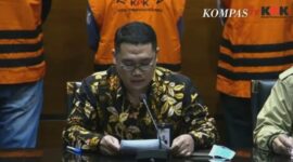 Direktur Penyidikan KPK Asep Guntur dalam konferensi pers di Gedung Merah Putih KPK, Minggu (21/8/22). FOTO : Tangkapan Layar.