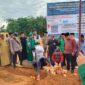 Gubernur Al Haris Saat Melakukan Bata Bata Cor Pertama Pembangunan Ponpes Jamaul Qur'an di RT 12 Desa Kebon IX, Sungai Gelam, Muaro Jambi, Minggu (28/8/22). FOTO : Noval