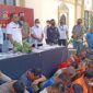 Polda Jambi Kombes Pol Christian Tory didampingi Kasubdit IV Tipidter AKBP Handoyo Saat Memimpin Pres Rilis di Mapolda Jambi. FOTO : Dhea.