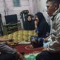 Anggota Satlantas Polres Muaro Jambi dan Polsek Mestong Saat di Rumah Duka. [FOTO : Humas PMJ]