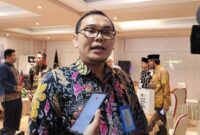 Kepala Bidang Perizinan dan Informasi Kanwil Kemenkumham Jambi Yusuf Umar Dani memberikan keterangan kepada awak media perihal Pernikahan Campuran, Kamis (1/9/22). FOTO : Bas/LT