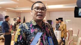 Kepala Bidang Perizinan dan Informasi Kanwil Kemenkumham Jambi Yusuf Umar Dani memberikan keterangan kepada awak media perihal Pernikahan Campuran, Kamis (1/9/22). FOTO : Bas/LT