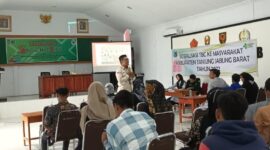 Kegiatan Sosialiasi TBC dan HIV - AIDS Dinas Kesehatan Tanjung Jabung Barat dan HMI Komisariat Syariah. FOTO : Dinkes