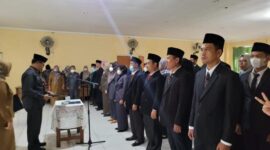 Kepala BKPSDM Kabupaten Tanjab Barat H. R. Gatot Suwarso, SH, MM saat Memimpin Pelantikan, Senin (6/9/22). FOTO : LT