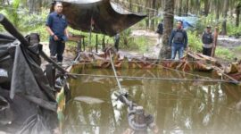 Dirreskrimsus Polda Jambi Kombes Pol. Christian Tory Saat di Lokasi Pengerbekan. [FOTO : HMS]
