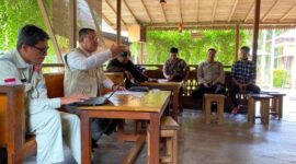 Kepala Dinas Tenaga Kerja Dianda Putra, S.STP, M.Si saat Pimpin Pembentukan FKK Terkait Perataan Perekrutan TKL PT. JGC. FOTO : Disnaker
