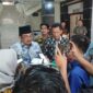 Didampingi Asisten I Bidang Ekbang dan Kadis Kopperindag, Bupati Tanjung Jabung Barat H Anwar Sadat menyampaikan upaya Pemda memenuhi kebutuhan BBM Subsidi bagi Masyarakat pasca kenaikan. FOTO : Humas