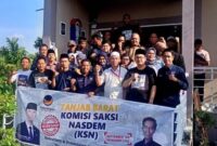 Ketua DPD Partai NasDem Tanjung Jabung Barat Riano Jayawardhana Nst, SH foto bersama para pengurus dan Kader serta beberapa saksi usai Launching KSN, Senin (12/9/22). FOTO : Bas/LT