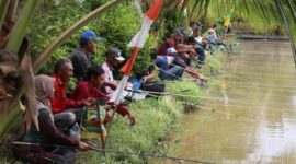 Kegiatan Turnamen Mancing Mania Kodim 0419/Tanjab dalam rangkaian HUT TNI ke-77 Tahun 2022, di Desa Sungai Saren, Kecamatan Bram Itam, Tanjung Jabung Barat, Minggu (25/9/22). FOTO : Pentjb