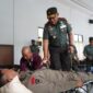 Danrem 042/Gapu Brigjen TNI Supriono Menyapa Peserta Donor Darah di Makodim 0415/Jambi, Kamis (29/9/22). FOTO : PENREM.
