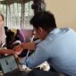 Petugas Imigrasi Kanim Kuala Tungkal jemput bola memberikan pelayanan paspor kolektif 