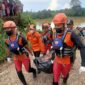 Tim SAR Gabungan Saat Evakuasi Jasat Korban Tenggelam di Sungai Batang Tebo. [FOTO : Hms Basarnas Jambi]