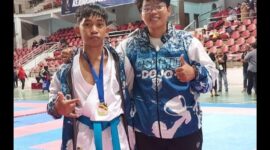 Senpay Dessy Amalia bersama M Akbar Anak Tukang Becak peraih Medali Emas di Kejuaraan Karate Piala Kapolresta Barelang Batam. FOTO : Ist