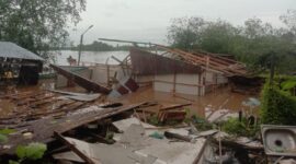

Penampakan Rumah Warga yang Rusak Akibat Abrasi/Longsor. FOTO : IST.