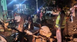 Mobil Pic Up Angkut Sofa Terbakar di Desa Pembengis. FOTO :  Res Tjb