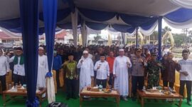 Gubernur Jambi H Al Haris didampingi Bupati H Anwar Sadat dan Wakil Bupati H Hairan serta H Abdul Hamid Anggota DPRD Jambi Dapil Tanjabbar - Tanjabtim beserta Unsur Forkopimda dan Para Nelayan, Minggu (6/11/22). FOTO : Bas/LT