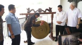 Pemukulan Gong tandai peluncuran Multiple Entry Visa. FOTO : Dok Dirjen Imigrasi