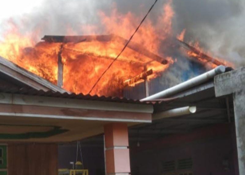 Kebaran Landa Perumahan BTN Permata Hijau Kuala Tungkal. FOTO ; Ist