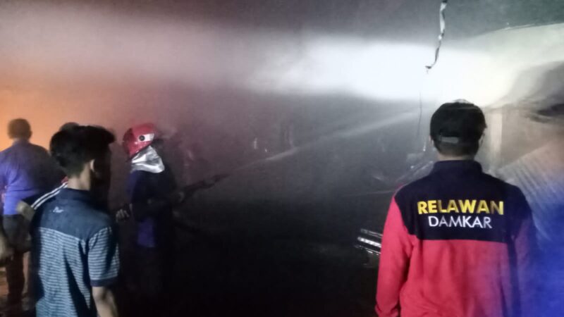 Dok. Kebakaran di Kawasan Pelabuhan Ampera 18 Kios Ludes. FOTO : RES TJB