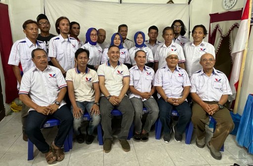 Ketua, Sekretaris dan Bendahara serta Bacaleg  bersama Pengurus Partai Perindo Tanjung Jabung Barat. FOTO : Dok Perindo