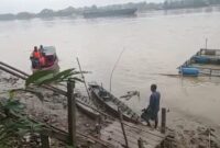Penemuan Mayat Mengapung di Sungai Batanghari Diduga ABK Tugboat KBPC. [FOTO : Tangkapan Layar]