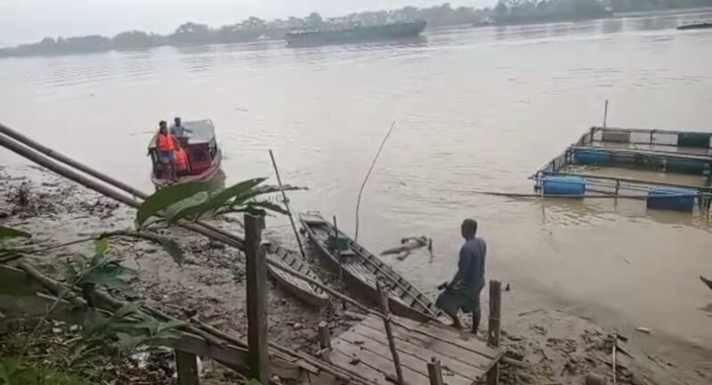 Penemuan Mayat Mengapung di Sungai Batanghari Diduga ABK Tugboat KBPC. [FOTO : Tangkapan Layar]