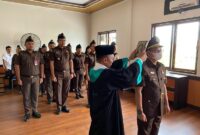 Kasi Pidsus Kejari Tanjung Jabung Barat baru Sudarmanto saat diambil Sumpah Jabatan, Senin (27/2/23). FOTO : Kejari Tjb