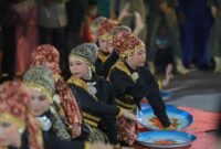 Tari Nyimah Parit di Gelaran Festival Arakan Sahur Tanjab Barat 2023. FOTO : FM