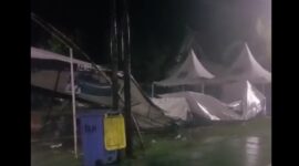 Kondisi Tenda Pasar Bedug yang Rubuh setelah diterpa Hujan Deras disertai Angin Kamis (30/3/23) malam. FOTO : Tangkapan layar 