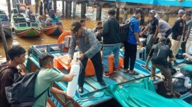 Aktivitas angkutan di UPT Pelabuhan Sungai LLASDP Kuala Tungkal. FOTO : Dok UPT LLASDP