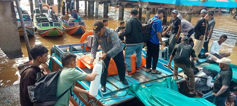 Aktivitas angkutan di UPT Pelabuhan Sungai LLASDP Kuala Tungkal. FOTO : Dok UPT LLASDP