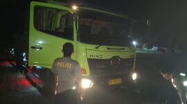 Anggota Sat Lantas Polres Tanjab Barat Lakukan Pemeriksaan dan Olah TKP di Lokasi Kejadian. FOTO : HUMAS