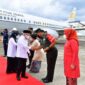 Danrem 042/Gapu Brigjen TNI Supriono sambut kedatangan Wapres RI KH. Ma’ruf di Bandara Sultan Thaha Jambi, Kamis (04/5/23). (Foto : Penrem 042/Gapu)