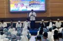 Bupati Tanjung Jabung Barat H. Anwar Sadat memberikan sambutan saat pelepasan 367 CJH di Rumah Jabatan Bupati, Sabtu (3/6/23). FOTO : Ist/mam