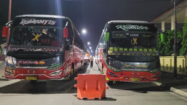 Bus yang akan digunakan 367 CJH Tanjab Barat menuju Asrama Haji Kota Jambi. FOTO : Ist