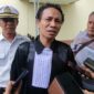 Didampingi agen Pelayaran Alwalit Muhammad Tim Kuasa Hukum DR Heri Firmansyah Yasin dari Firmansyah Yasin & Partners Law Firm Jakarta saat dijumpai Wartawan usai Sidang pembacaan putusan, Jum'at (9/6/23). FOTO : Ist 