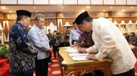 Bupati Tanjab Barat dan Bupati Tanjab Timur serta HIMPSI teken MoU dengan Kanwil Kemenkumham Jambi. FOTO : Dok Kanwil Kemenkumham Jambi